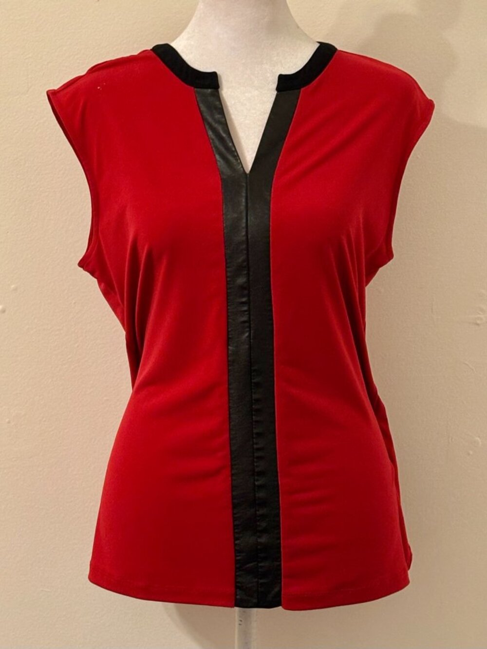 Carmen Marc Valvo Red Black Faux Leather Trim Color Block Sleeveless Top Size M